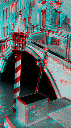 ITALY, Venice, Gondola stop_0031_55bw